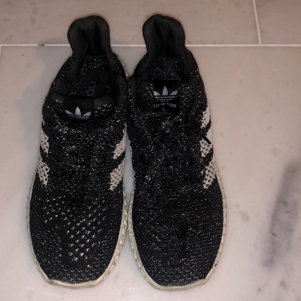 Adidas Black/Silver glittery sneaker Sz 6.